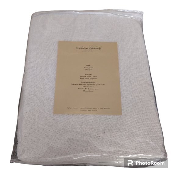 Highgate Manor Queen/Full White Lace Trim Blanket - NIP - Picture 2 of 11